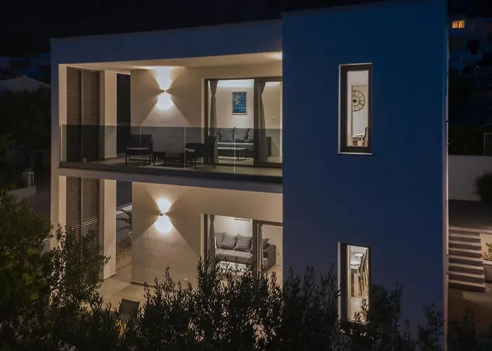 Simon Villa Makarska